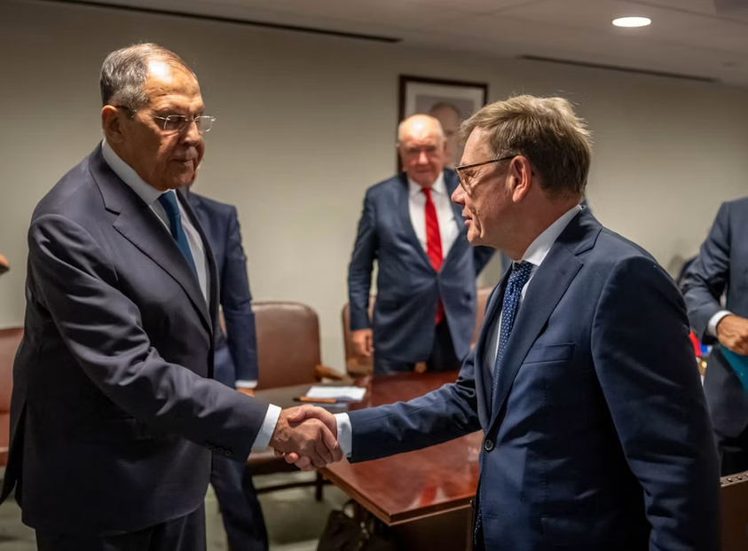 Johann Wadephul and Sergej Lawrow meet first time after enormous efforts to get a structure in this foreign policy disaster took place. (Germany's since 1990 additionally attached part of inhabitants, turned out to be better prepared and of renitent nature.) I seen on https://www.berliner-zeitung.de/