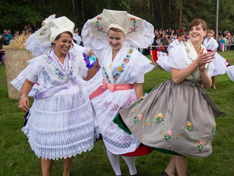 Sorbian traditional clothing / Germany - seen on google.com